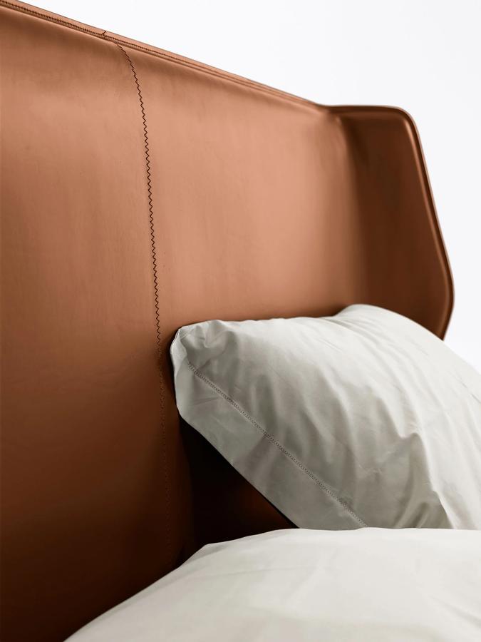 Кровать Frigerio Agio дизайнер Umberto Asnago